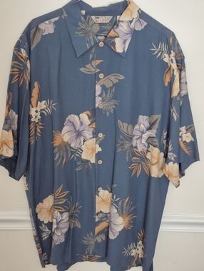 IZOD Men's Blue Floral Hawaiian Button-Up Shirt.